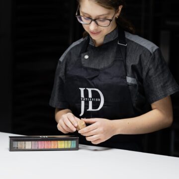 JD Pâtissier hímzett kötény